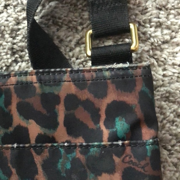 Coach Leopard Print Travel Crossbody Bag Teal Animal Print Adjustable Strap - Picture 4 of 8
